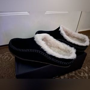 Sorel Size 10 Men’s Black Suede Slipper. New in the Box.